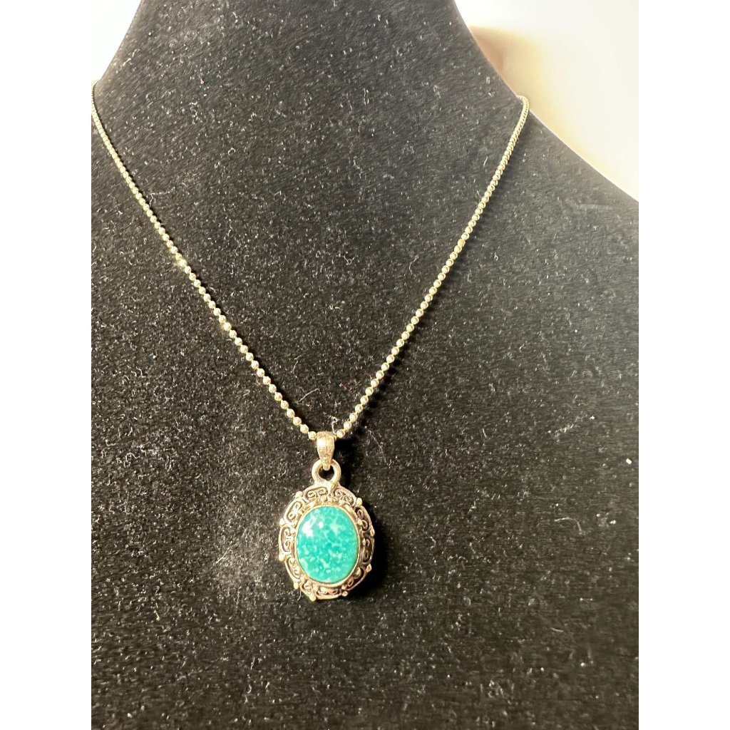 Sterling Silver And Turquoise Pendant On Sajen 18 Inch Silver Chain 7 Grams